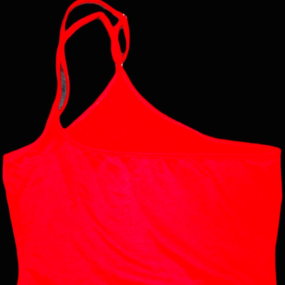 💜NWOT Red one shoulder crop top